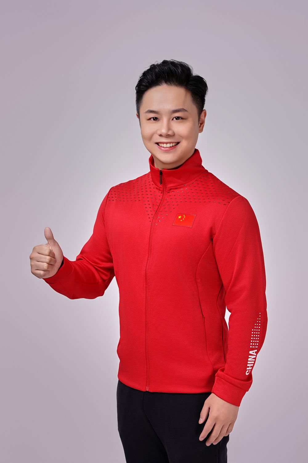 华铁鹰形象照